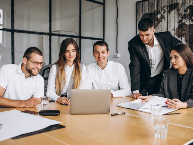 Building Teams That Last: Long-Term Relationships in the UAE Workplace